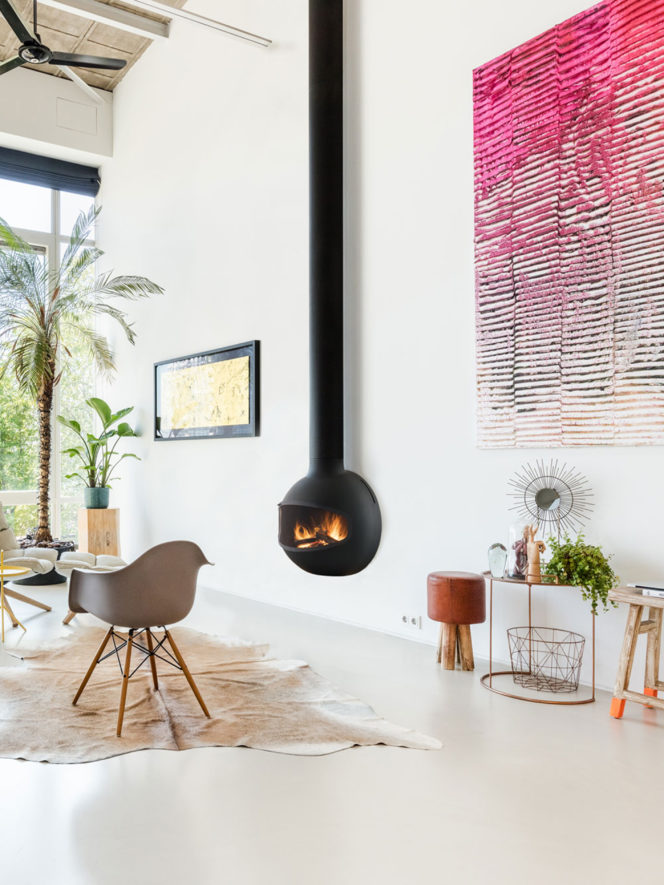 Emifocus wallmounted uniqure fireplaces by focus fires with safety screen