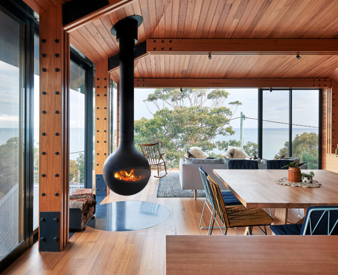 Round rotating fireplace in a modern Cabin by Focus Fires