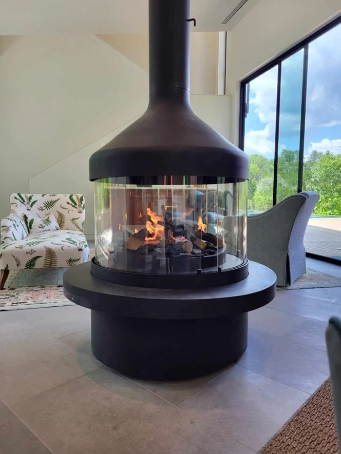 Meijifocus round central fireplace