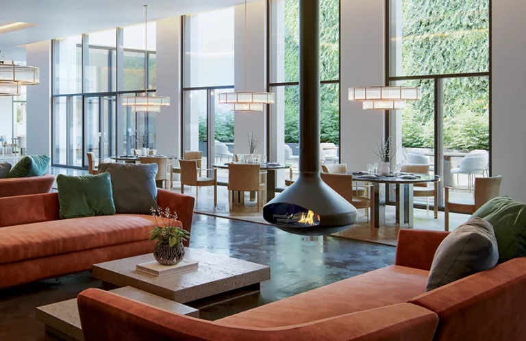 Ergofocus Holographic Hanging restaurant sitting area